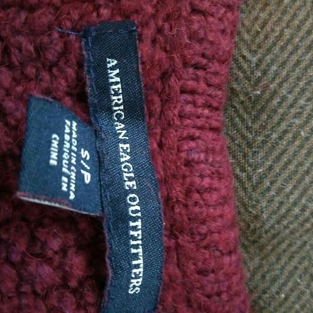 💐5/$20💐American eagle sweater - Picture 2 of 2